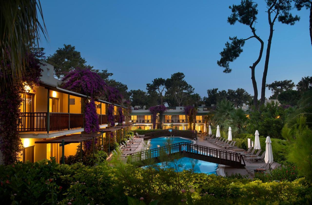 Resort Turquoise Side