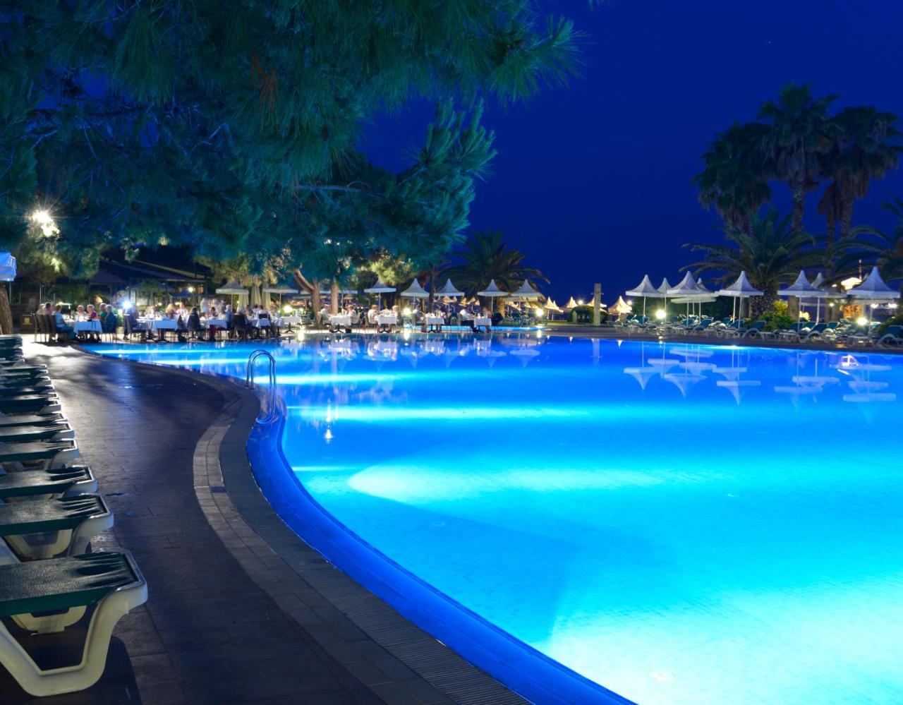 Resort Turquoise Side